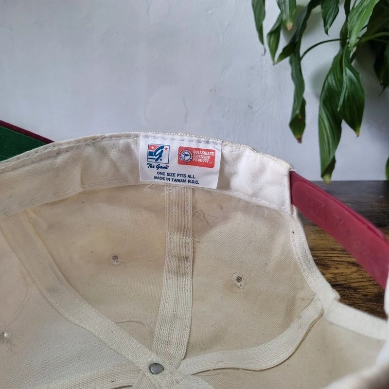 Vintage American baseball Hat Snapback cap one size adjustable cream burgundy harvard