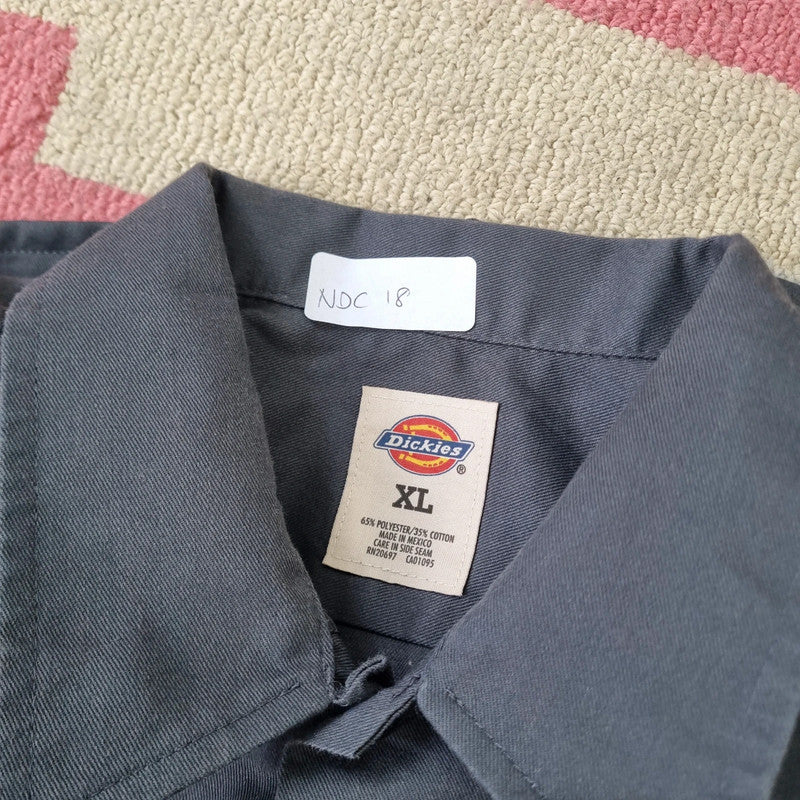 Vintage Dickies Boxy Fit Cropped Shirt Short Sleeve large plain grey button Up Skater Y2K Surf