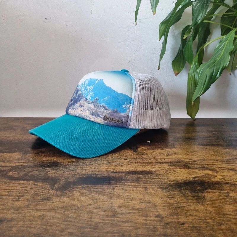 Columbia Trucker Hat Snapback cap one size adjustable white blue mountain print