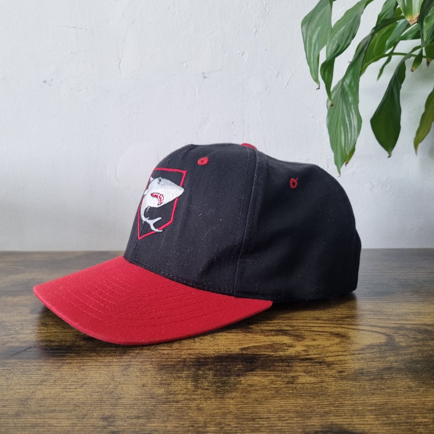 Vintage American Trucker Hat Snapback cap one size adjustable black red  Shark
