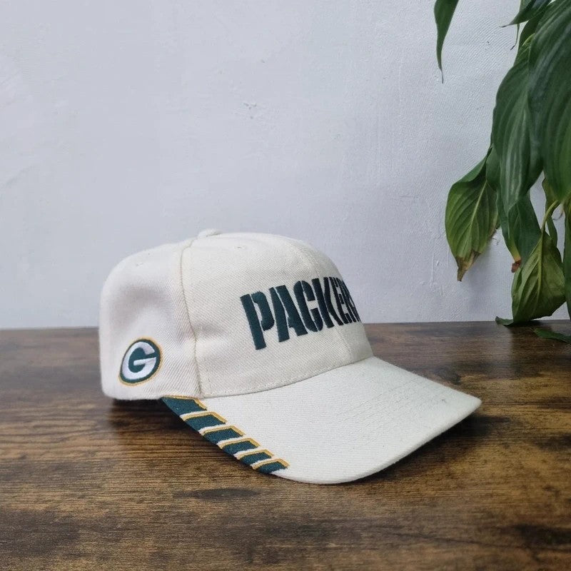 vintage 90s Packers embroidered logo snapback hat basbeall cap cream green