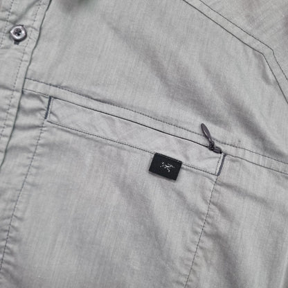 Vintage Arc'teryx Boxy Fit Cropped Shirt Short Sleeve Medium plain grey silver Button Up Skater
