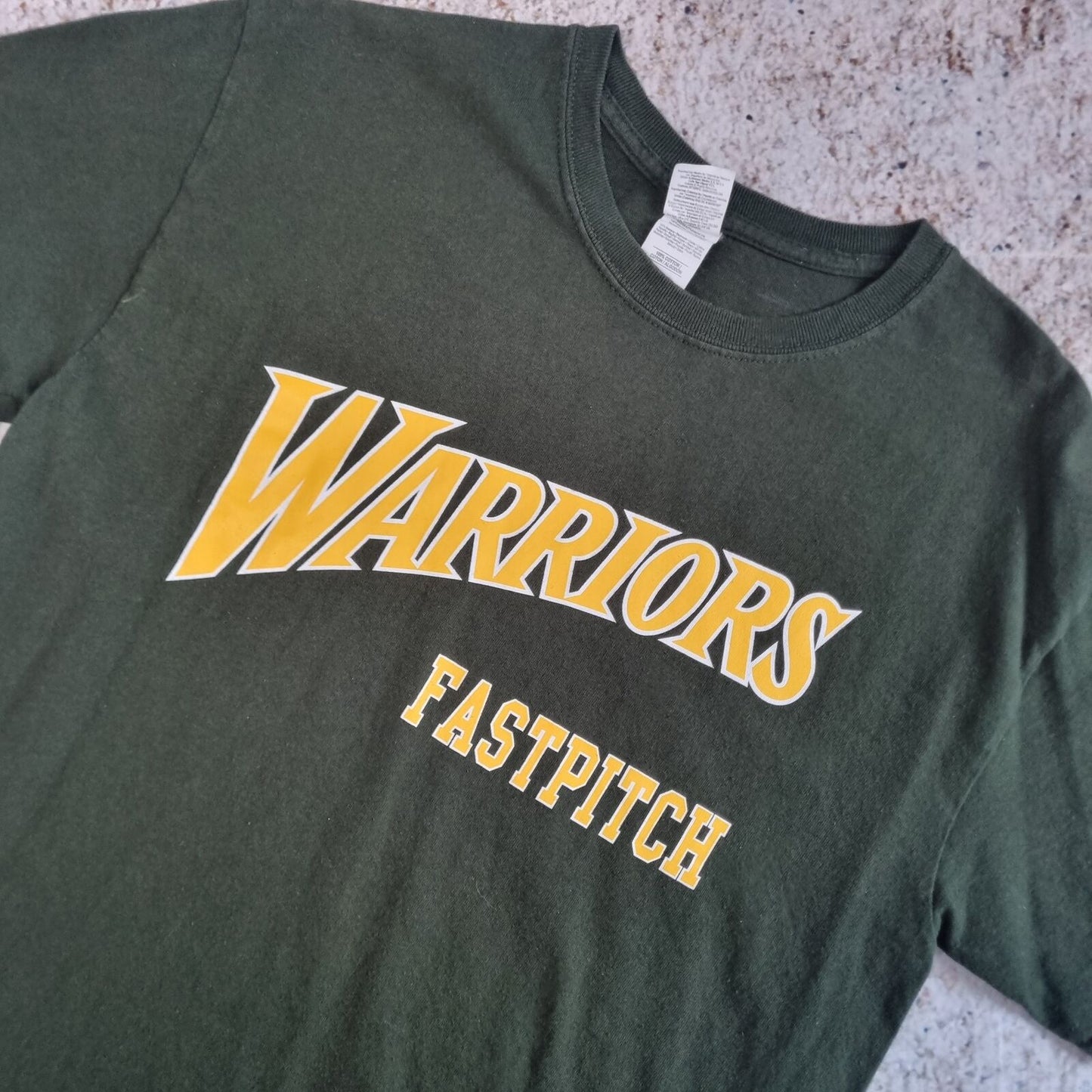 Gildan T-SHIRT WARRIORS FASTPITCH COLLEGE USA SPELLOUT - Green - Size M