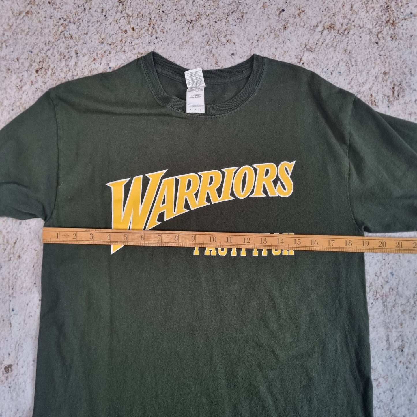 Gildan T-SHIRT WARRIORS FASTPITCH COLLEGE USA SPELLOUT - Green - Size M