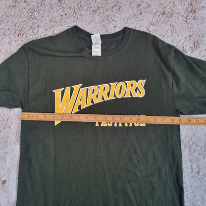 Gildan T-SHIRT WARRIORS FASTPITCH COLLEGE USA SPELLOUT - Green - Size M
