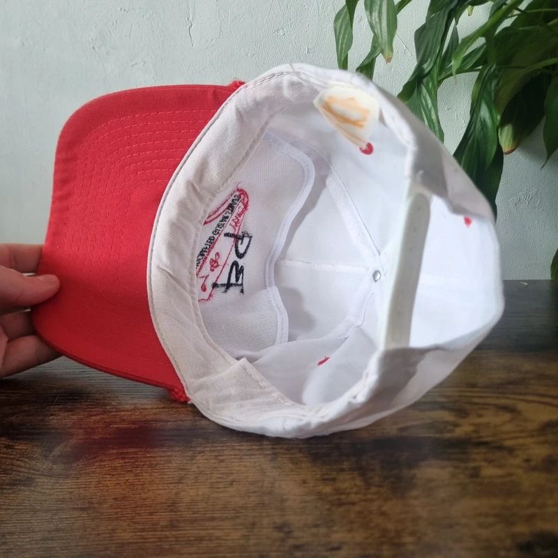 Vintage American Trucker Hat Snapback cap one size adjustable white red guitar straps