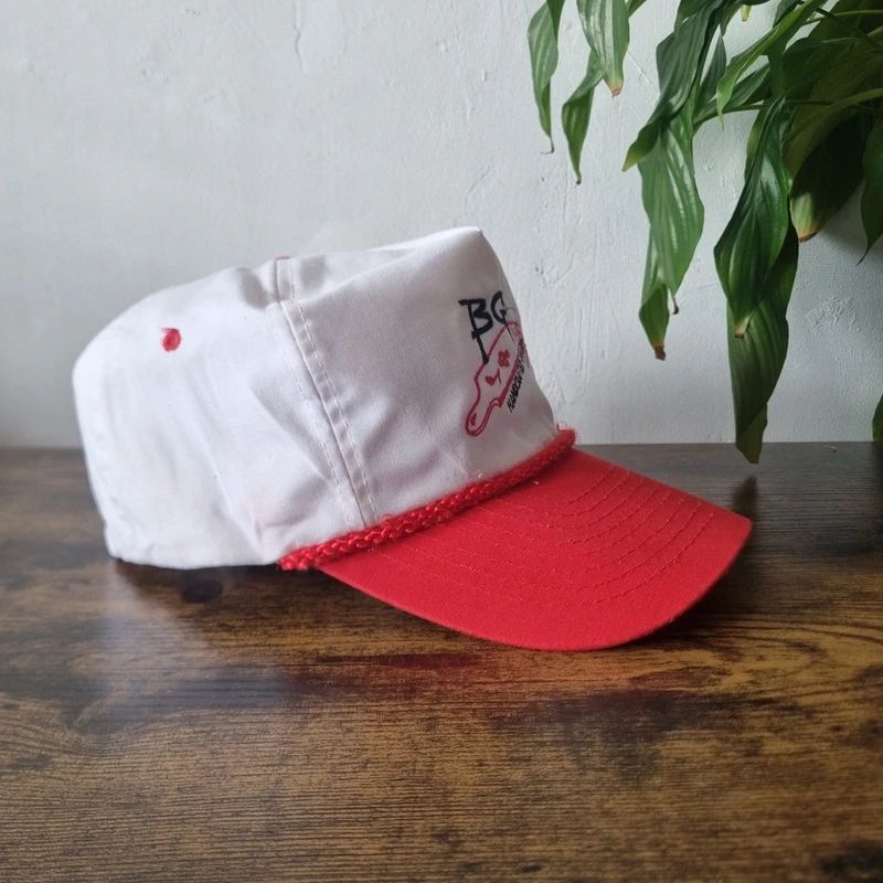 Vintage American Trucker Hat Snapback cap one size adjustable white red guitar straps