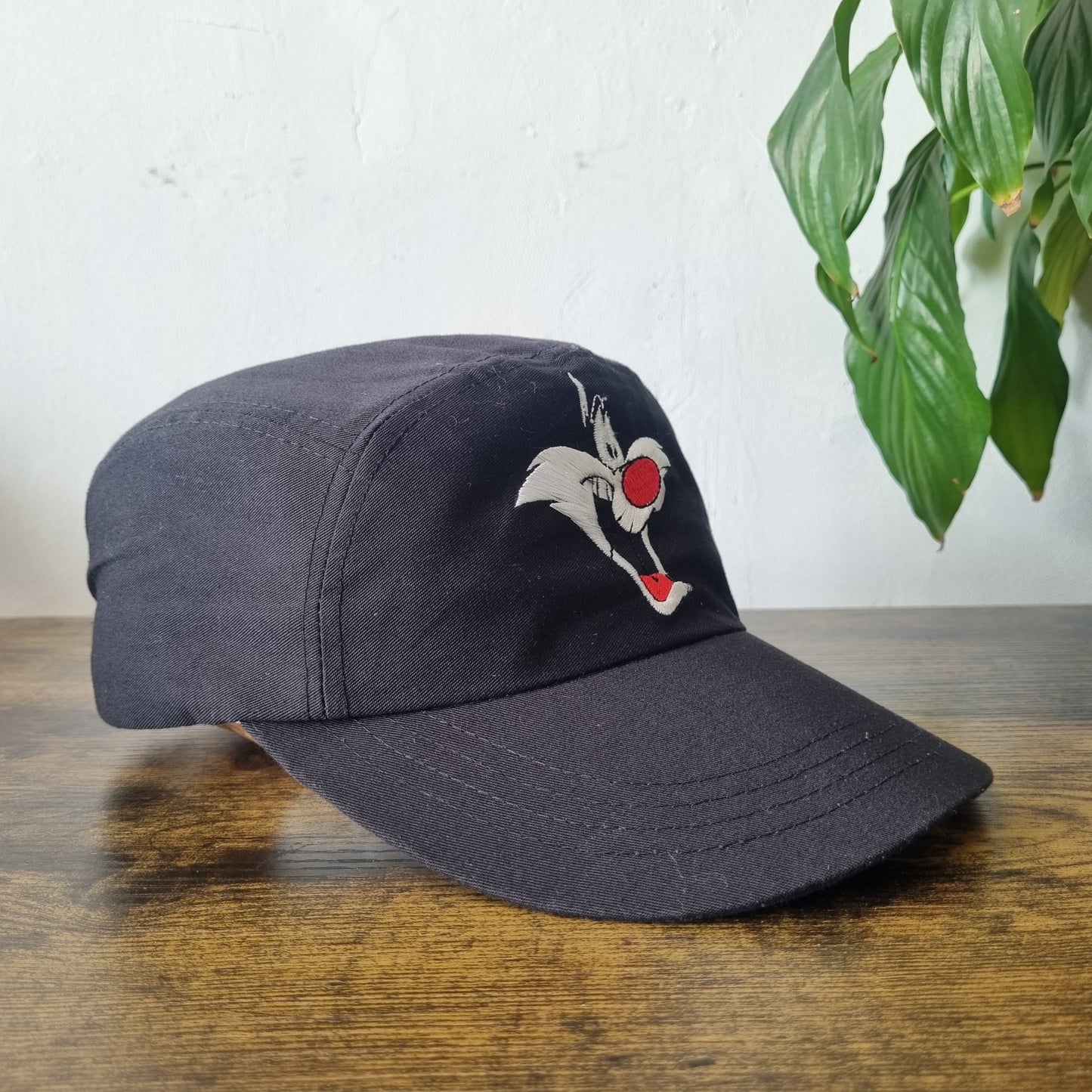 Vintage Looney Tunes 5 Panel Hat Snapback cap one size Silvester Black