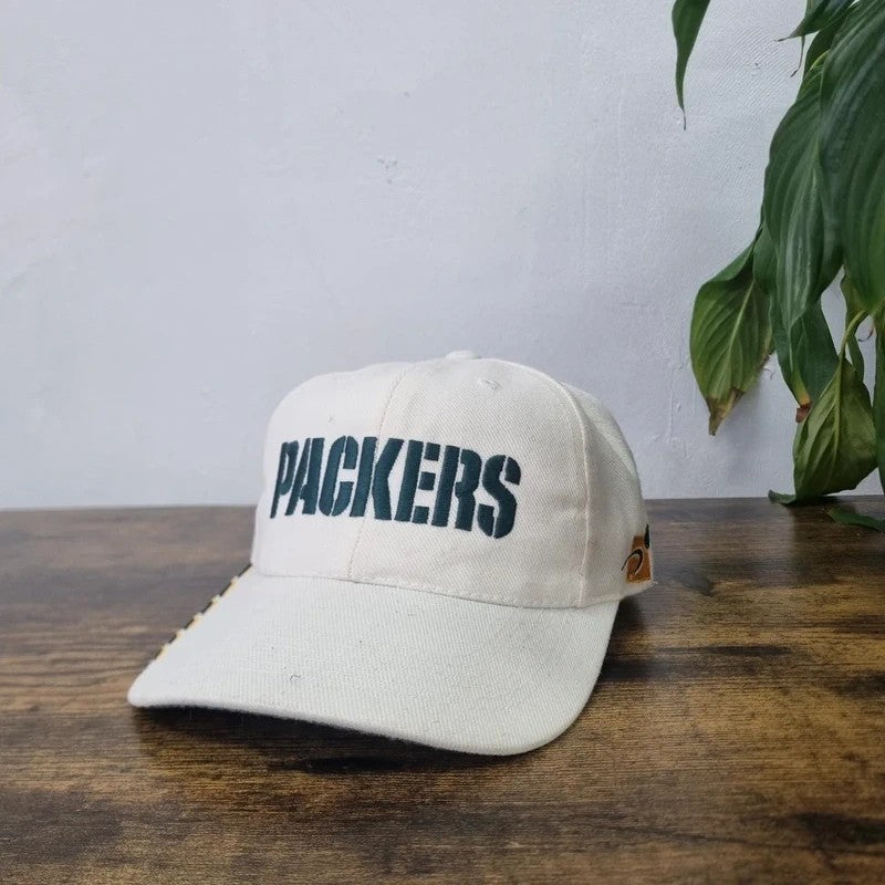 vintage 90s Packers embroidered logo snapback hat basbeall cap cream green