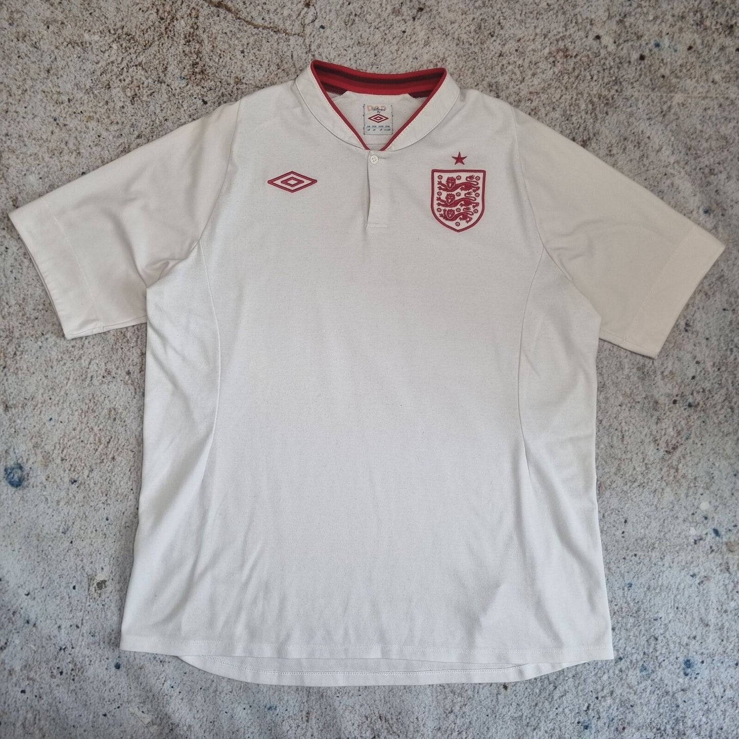 Umbro ENGLAND JERSEY FOOTBALL SHIRT 2012 SIZE 48 - White - Size XL