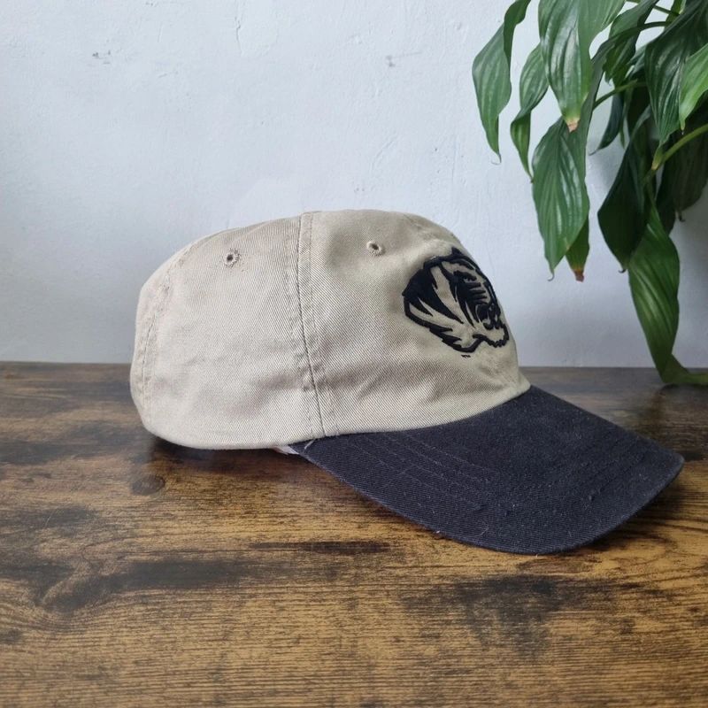 Vintage American Baseball Hat Snapback cap one size adjustable missouri tigers cream black