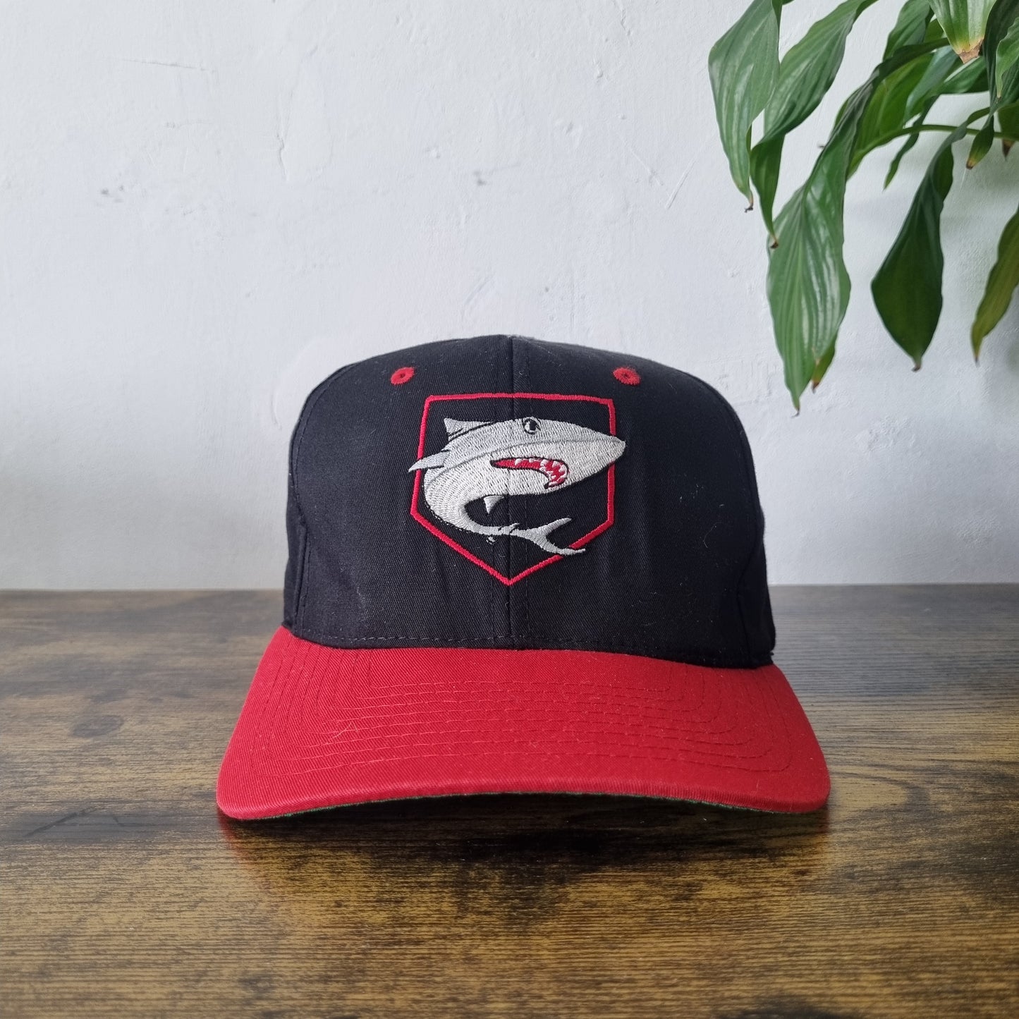 Vintage American Trucker Hat Snapback cap one size adjustable black red  Shark