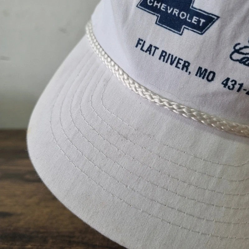 Vintage American Trucker Hat Snapback cap one size adjustable white Chevrolet turner dealer