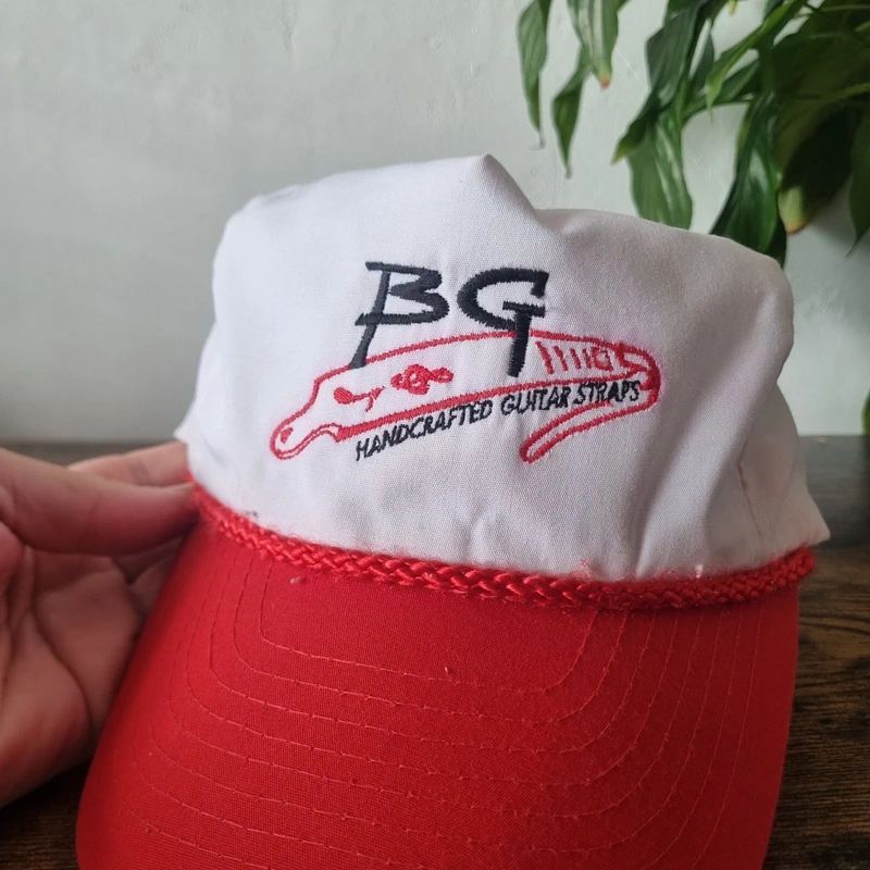 Vintage American Trucker Hat Snapback cap one size adjustable white red guitar straps