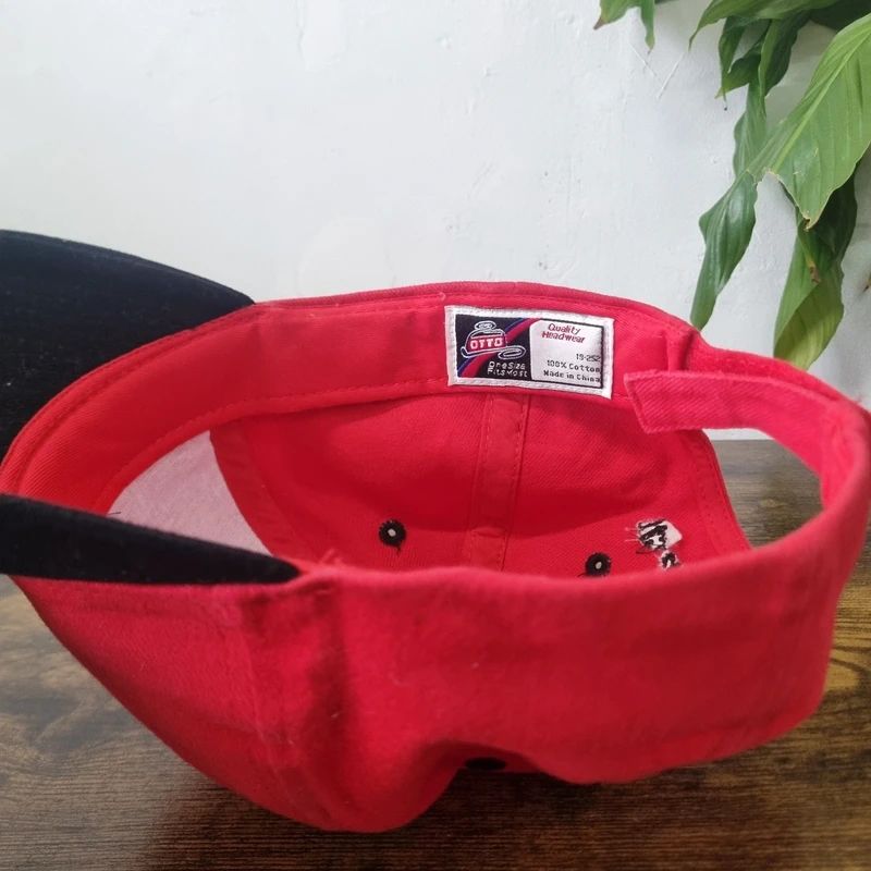 Vintage American Trucker Hat Snapback cap one size adjustable red black Toyota dealer