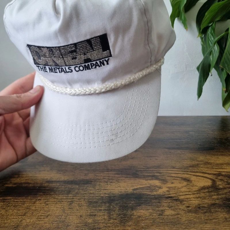 Vintage American Trucker Hat Snapback cap one size adjustable white oh neal metal construction