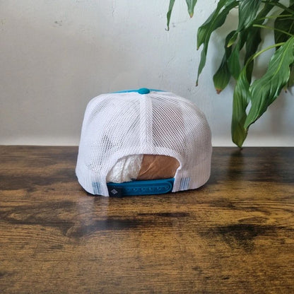 Columbia Trucker Hat Snapback cap one size adjustable white blue mountain print