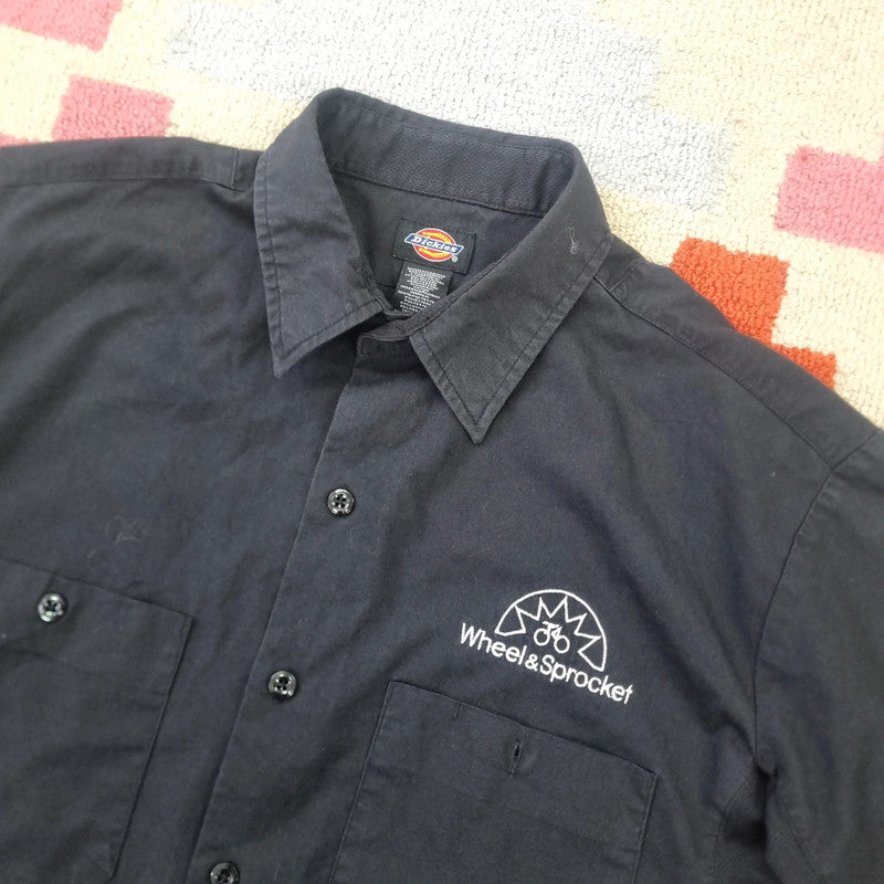 Vintage Dickies Boxy Fit Cropped Shirt Short Sleeve Medium plain Black Button Up Skater Y2K Surf