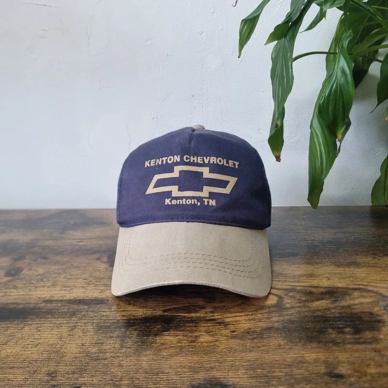 Vintage American baseball Hat Snapback cap one size adjustable navy beige Chevrolet dealer