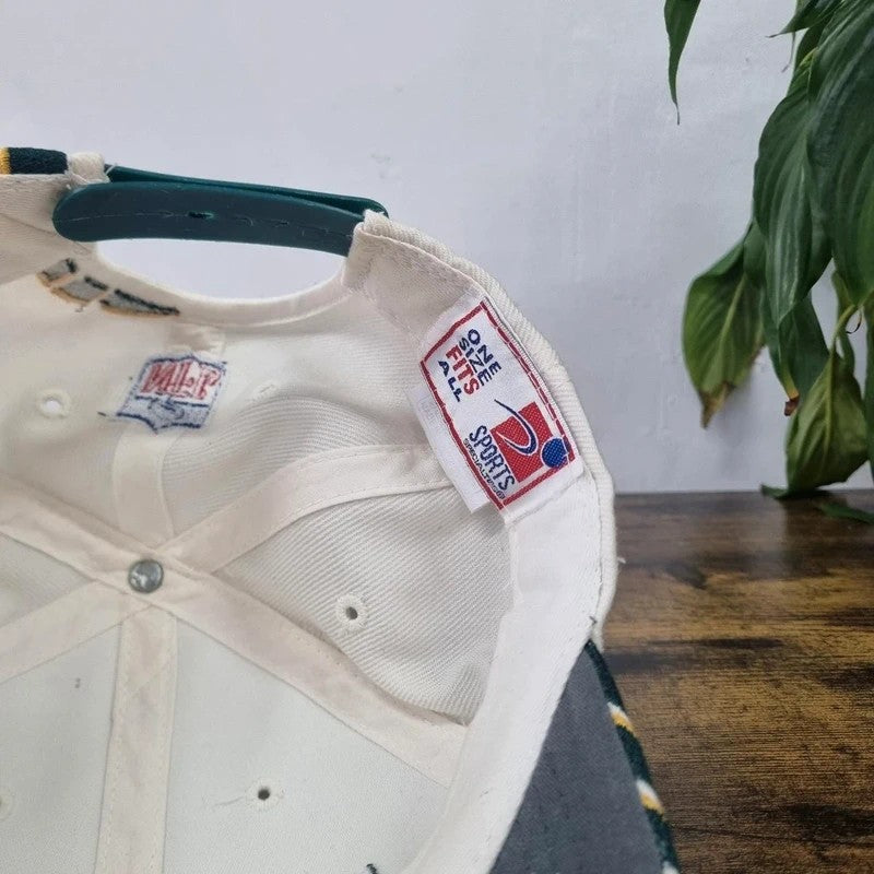 vintage 90s Packers embroidered logo snapback hat basbeall cap cream green