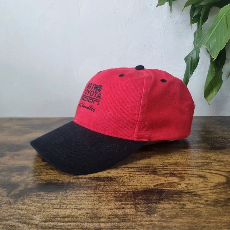 Vintage American Trucker Hat Snapback cap one size adjustable red black Toyota dealer