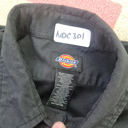 Vintage Dickies Boxy Fit Cropped Shirt Short Sleeve Medium plain Black Button Up Skater Y2K Surf