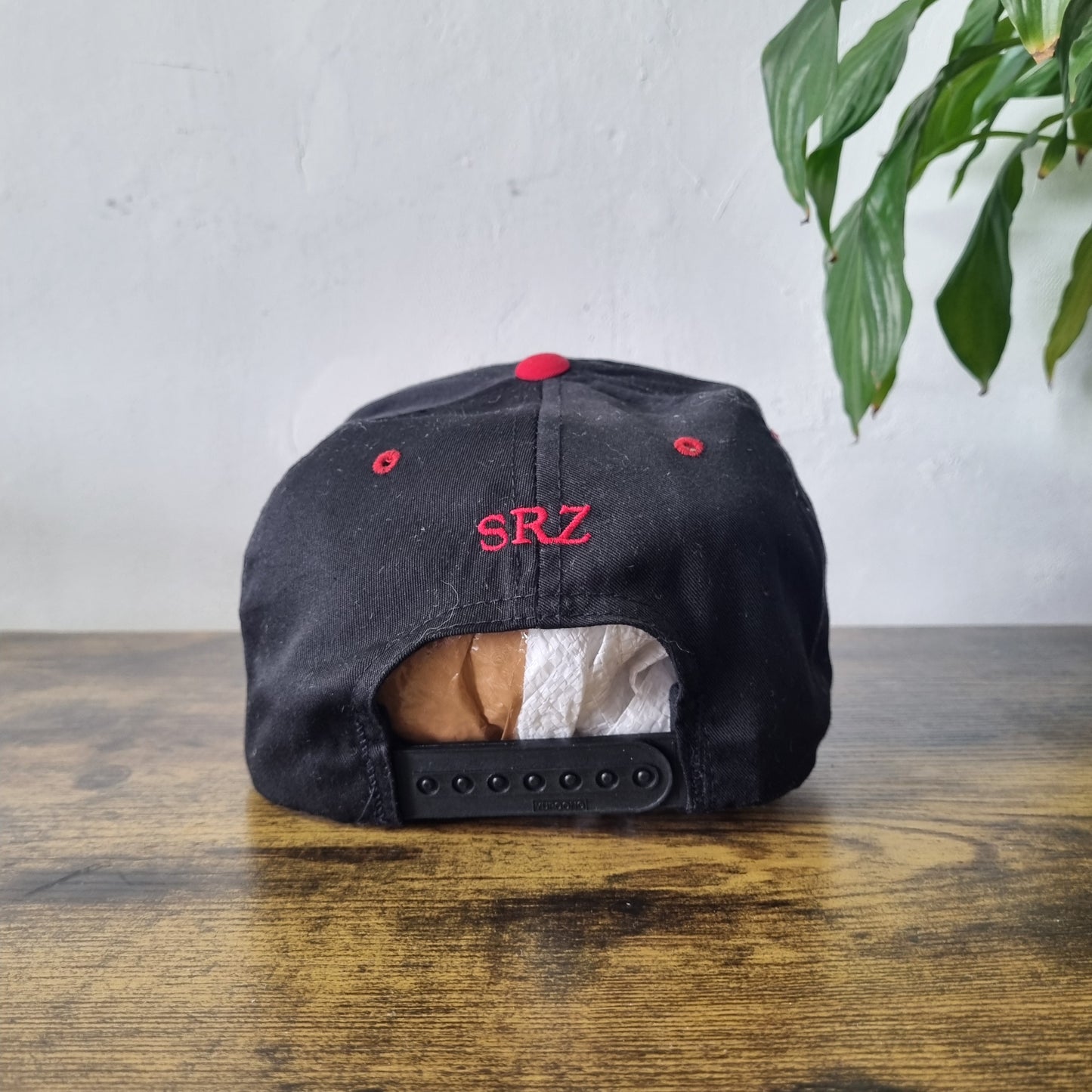 Vintage American Trucker Hat Snapback cap one size adjustable black red  Shark