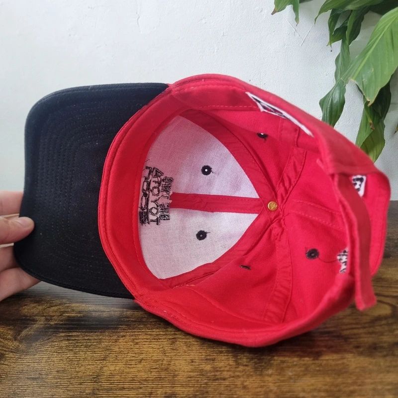 Vintage American Trucker Hat Snapback cap one size adjustable red black Toyota dealer